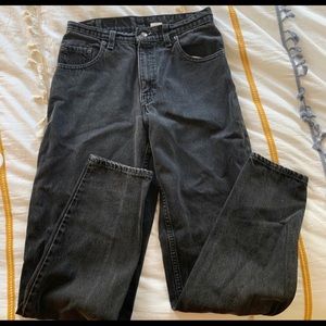 Levi Women’s black high waisted mom Jean W 30 L 34